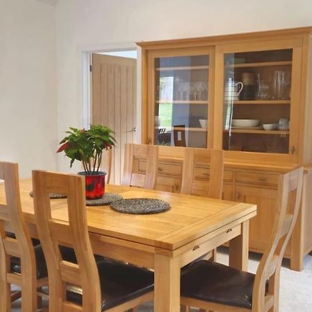 Exning The Highlands - 5 Bed 5 Bath - Huge Sociable Houseヴィラ エクステリア 写真