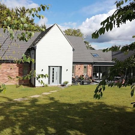 Exning The Highlands - 5 Bed 5 Bath - Huge Sociable Houseヴィラ エクステリア 写真