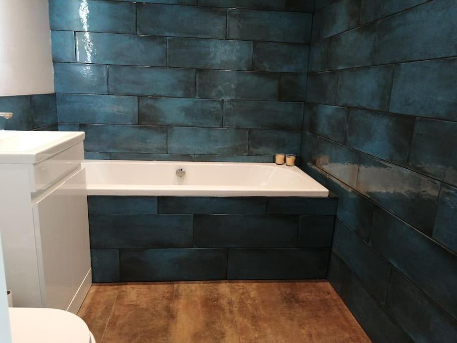 Exning The Highlands - 5 Bed 5 Bath - Huge Sociable Houseヴィラ エクステリア 写真