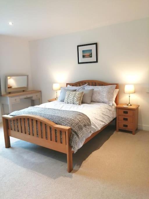 Exning The Highlands - 5 Bed 5 Bath - Huge Sociable Houseヴィラ エクステリア 写真