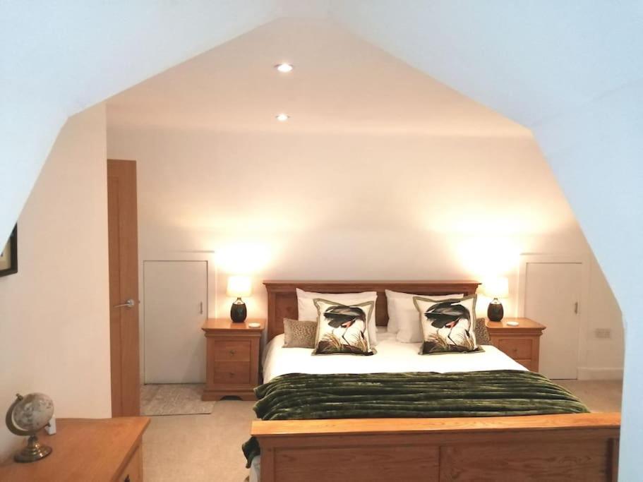 Exning The Highlands - 5 Bed 5 Bath - Huge Sociable Houseヴィラ エクステリア 写真