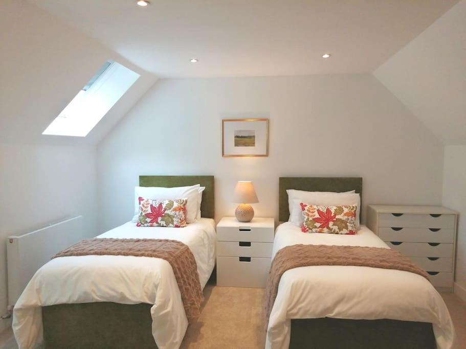 Exning The Highlands - 5 Bed 5 Bath - Huge Sociable Houseヴィラ エクステリア 写真