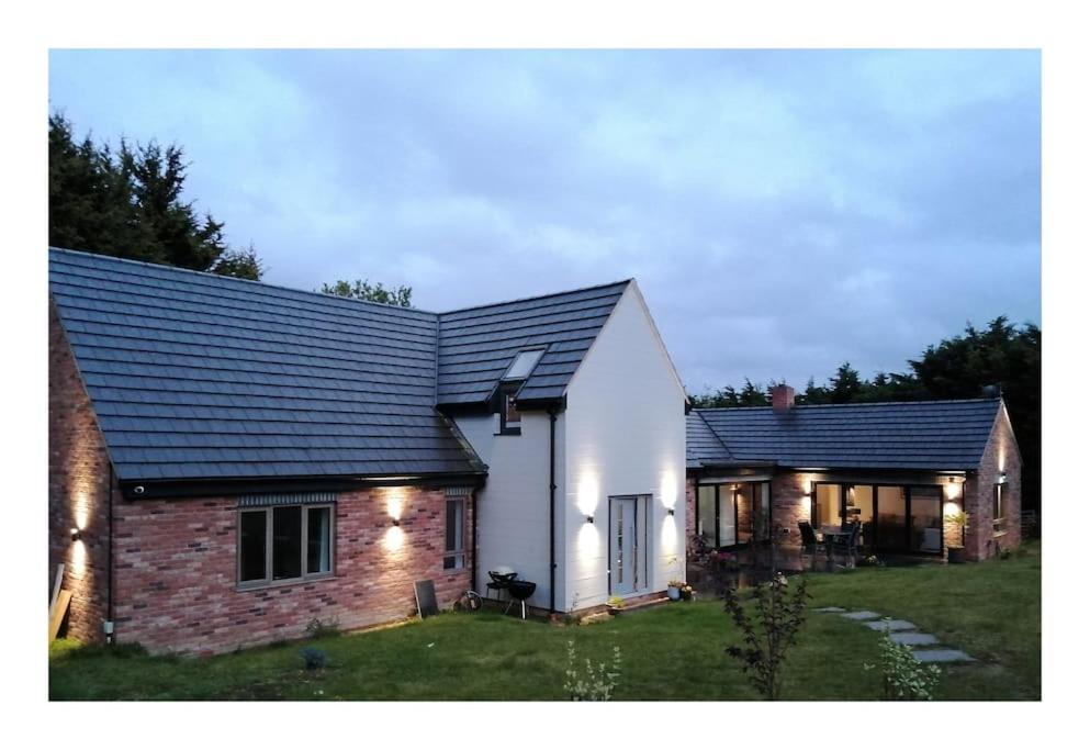 Exning The Highlands - 5 Bed 5 Bath - Huge Sociable Houseヴィラ エクステリア 写真