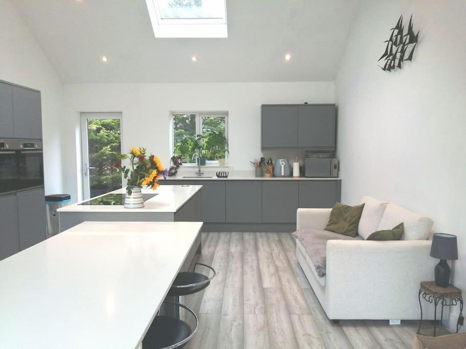 Exning The Highlands - 5 Bed 5 Bath - Huge Sociable Houseヴィラ エクステリア 写真