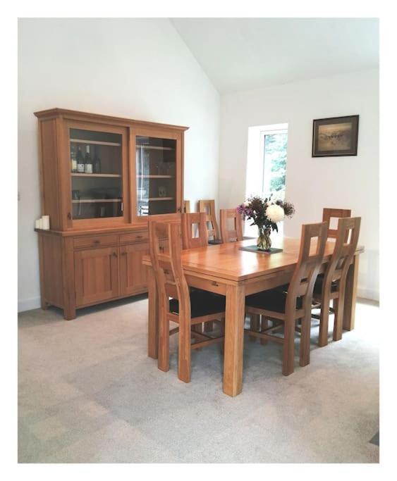 Exning The Highlands - 5 Bed 5 Bath - Huge Sociable Houseヴィラ エクステリア 写真