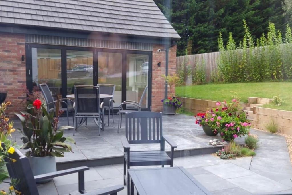 Exning The Highlands - 5 Bed 5 Bath - Huge Sociable Houseヴィラ エクステリア 写真