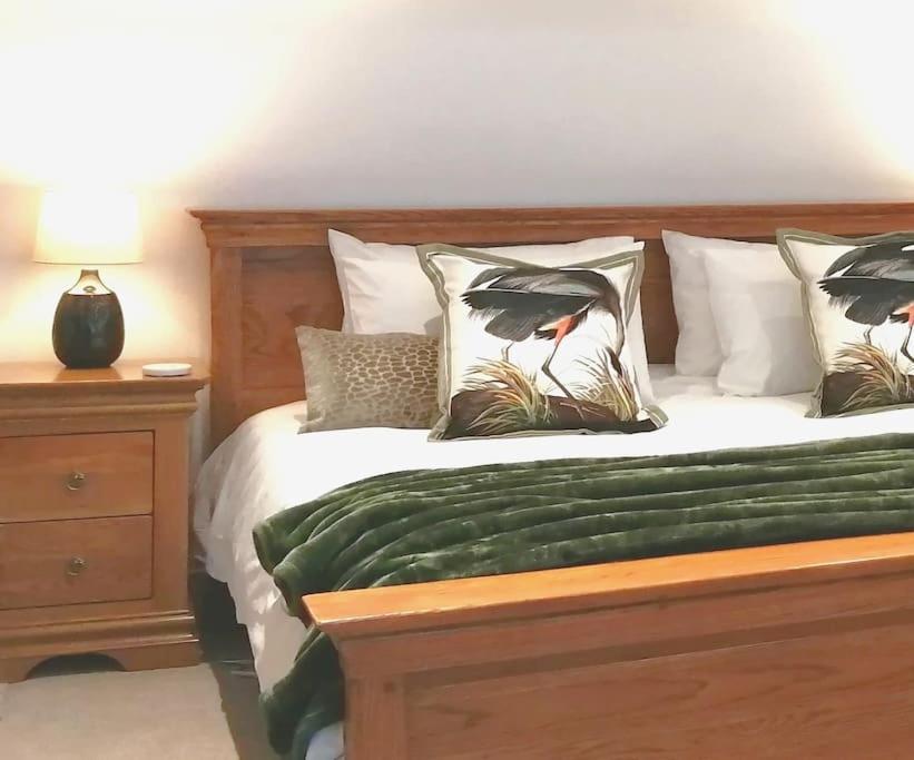 Exning The Highlands - 5 Bed 5 Bath - Huge Sociable Houseヴィラ エクステリア 写真