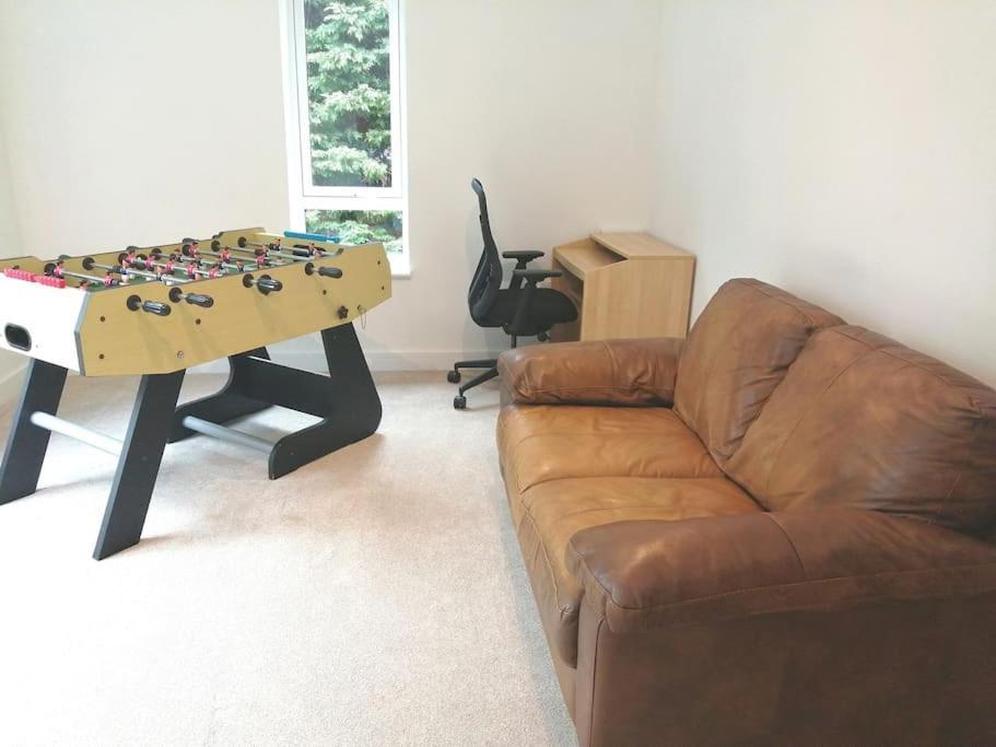 Exning The Highlands - 5 Bed 5 Bath - Huge Sociable Houseヴィラ エクステリア 写真