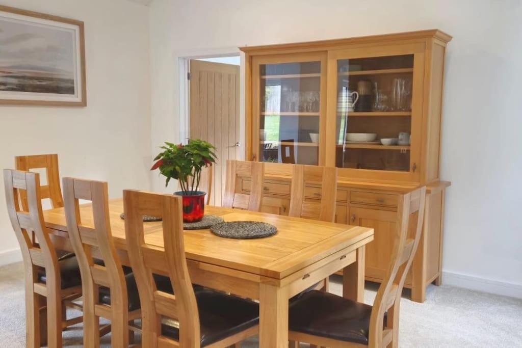 Exning The Highlands - 5 Bed 5 Bath - Huge Sociable Houseヴィラ エクステリア 写真