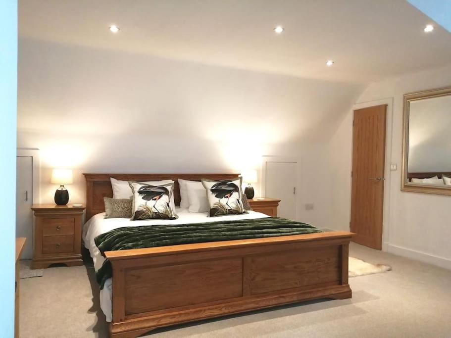 Exning The Highlands - 5 Bed 5 Bath - Huge Sociable Houseヴィラ エクステリア 写真